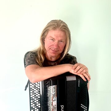 Hire Igor Outkine Accordionist with Encore