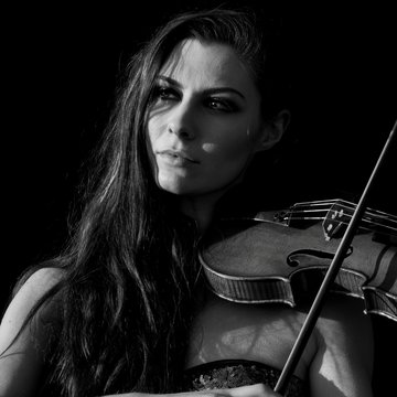 Hire Emma Fry Violinist with Encore