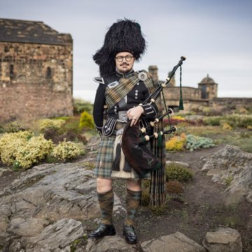 Hire Rich Gordon Bagpiper with Encore