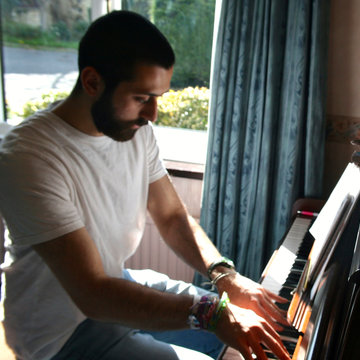 Hire Aaron Moorehouse Pianist with Encore