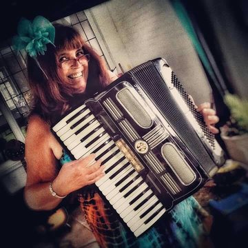 Hire Marianne Smith Accordionist with Encore