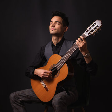 Hire Kieran Gunter Classical guitarist with Encore