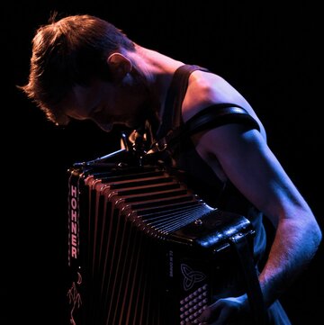 Hire Pete Shaw Accordionist with Encore