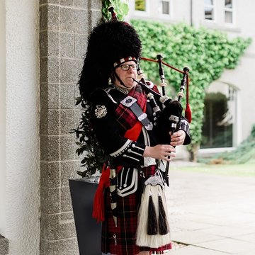 Hire Calum Lawrie Bagpiper with Encore