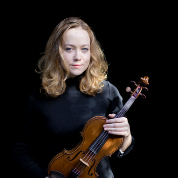 Hire Sabine Sergejeva Violinist with Encore