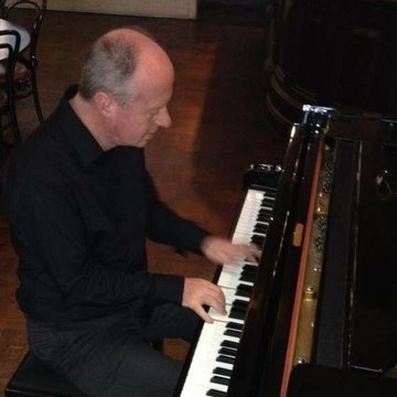Hire Nigel Wears Pianist with Encore