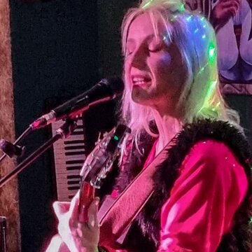 Hire Anna Scott Singing guitarist with Encore