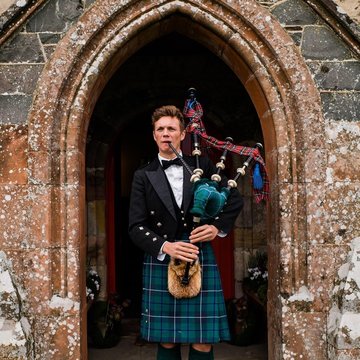 Hire Rex Benson Bagpiper with Encore