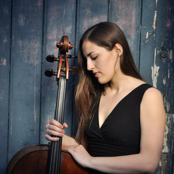 Hire Yoanna Prodanova Cellist with Encore