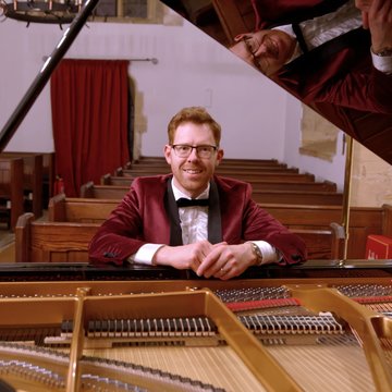 Hire Jonathan Delbridge Organist with Encore