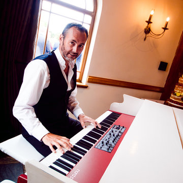 Hire Ed Alexander Pianist with Encore