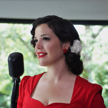 Hire The Vintage Singer Jess  Singer (alto) with Encore