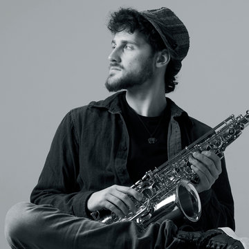 Hire Elliot Slater Clarinettist with Encore