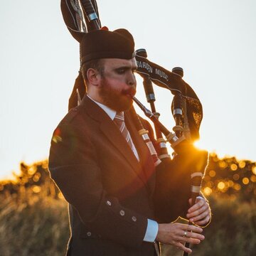 Hire Scott Garden- Professional Piper Bagpiper with Encore