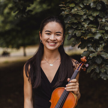 Hire Natasha Humphries Violinist with Encore