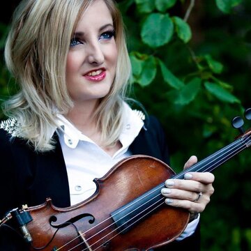 Hire Bedfordshire  Violinist  Violinist with Encore