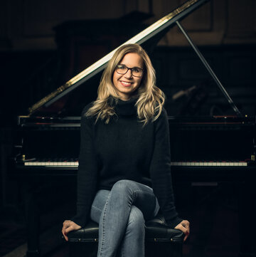 Hire Petra Hajduchova Pianist with Encore