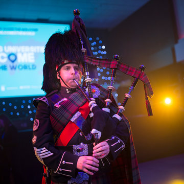 Hire Neil MacPhail Bagpiper with Encore