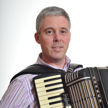 Hire Ian Robertson Accordionist with Encore