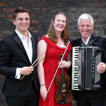 Hire Ian Robertson & his Scottish Dance Band Celtic folk band with Encore