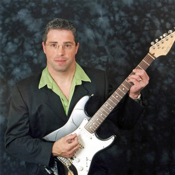 Hire Gordon Hughes Singing guitarist with Encore