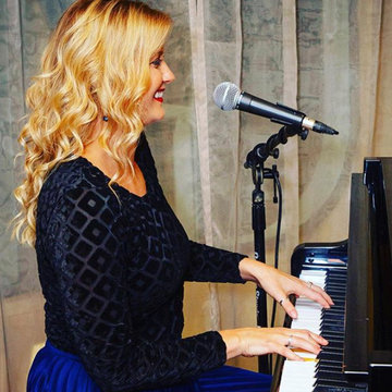 Hire Gemma Rose  Singing pianist with Encore