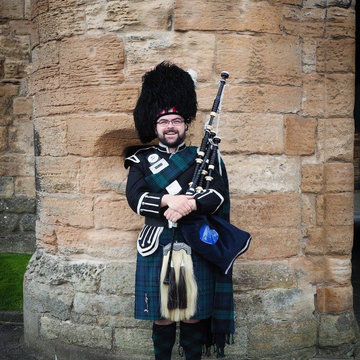 Hire Ross Miller Bagpiper with Encore