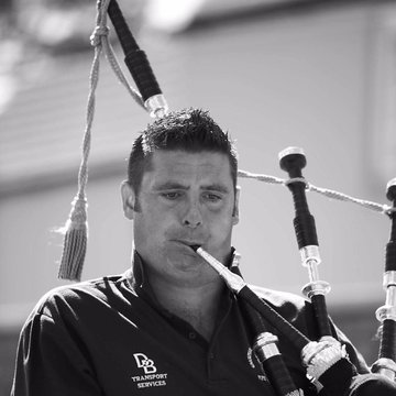 Hire Rob Muir Bagpiper with Encore