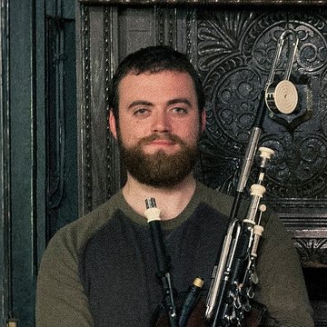 Hire Dominic Henderson Uilleann pipes with Encore