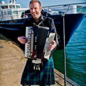 Hire David Buchanan Accordionist with Encore