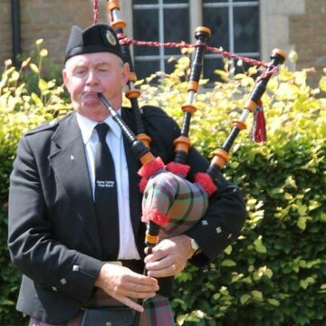 Hire Michael Murray Bagpiper with Encore