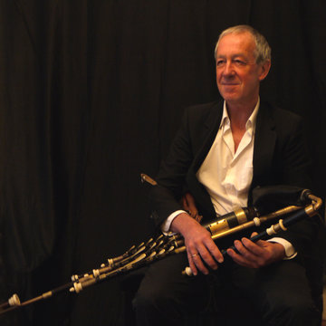 Hire WILL FLEWETT Uilleann pipes with Encore