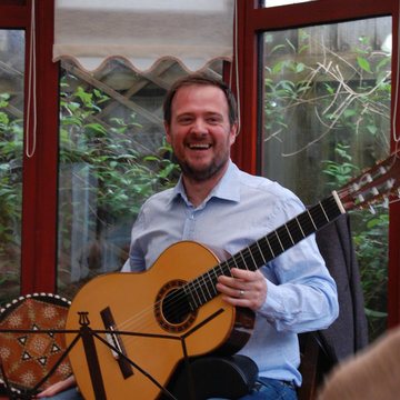 Hire Andy Mulligan Classical guitarist with Encore