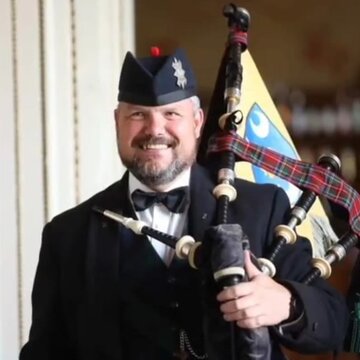 Hire Andrew Brian Bagpiper with Encore