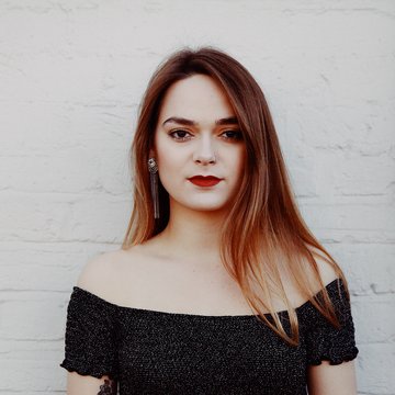 Hire Jade Rowswell Singer (alto) with Encore
