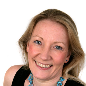 Hire Lesley-Jane Rogers Singer (soprano) with Encore