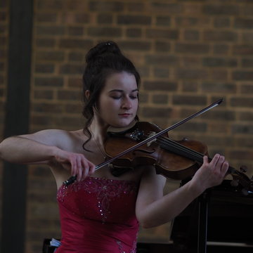 Hire Kseniia Maltceva Violinist with Encore