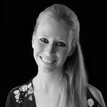Hire Kirsty Leslie Musical director with Encore