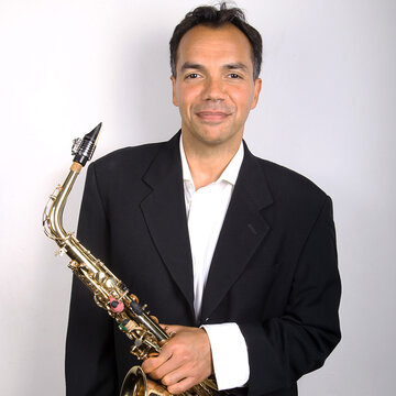Hire Roba on Sax Alto saxophonist with Encore