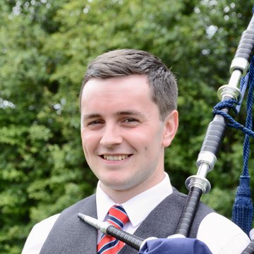 Hire Callum Russell Bagpiper with Encore