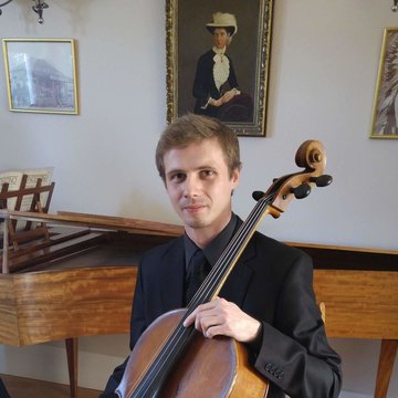 Hire Szymon Pawlas Cellist with Encore