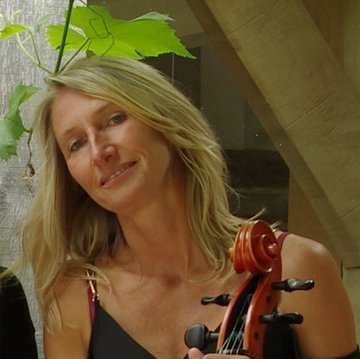 Hire Janna Bulmer Cellist with Encore