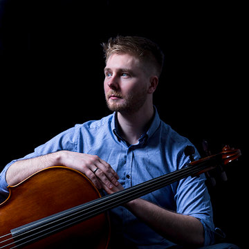 Hire Leonardo MacKenzie Cellist with Encore