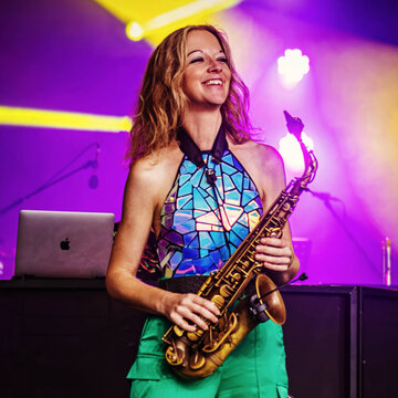 Hire Vicki Watson Bass clarinettist with Encore