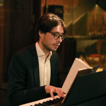 Hire James Hendy Pianist with Encore