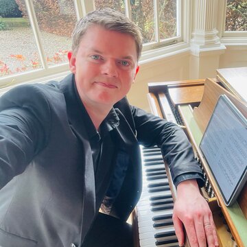 Hire Martin Hamer Pianist with Encore