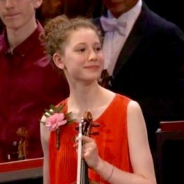 Hire Lena Segal Violinist with Encore