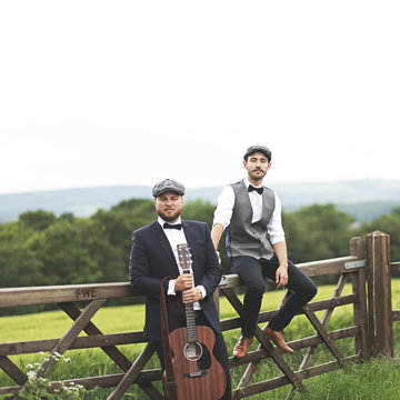 Hire La Fox Duo Acoustic band with Encore