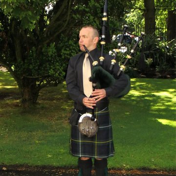 Hire Rory Campbell Bagpiper with Encore