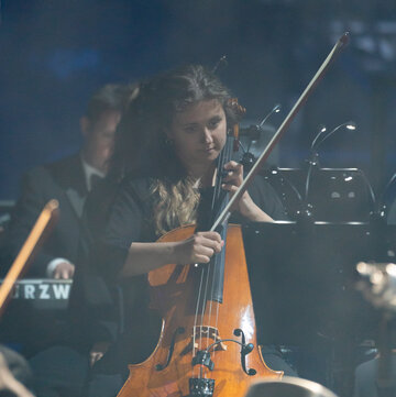 Hire Julianna Antczak DipABRSM MISM Cellist with Encore